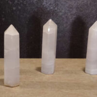 Witte Mangano Calciet Pilaar